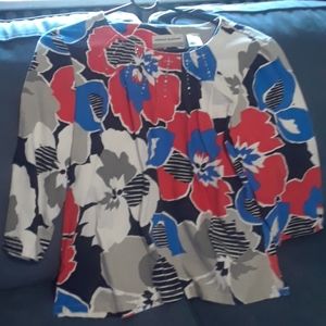 Pretty multicolored 3 quarter top, like new